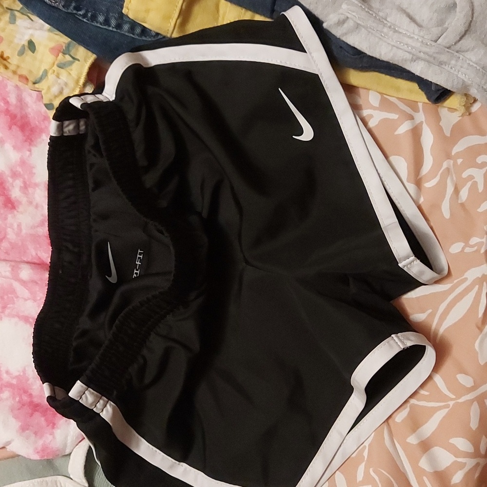 Toddler Girl 3t Bundle everything pictured comes with bundle